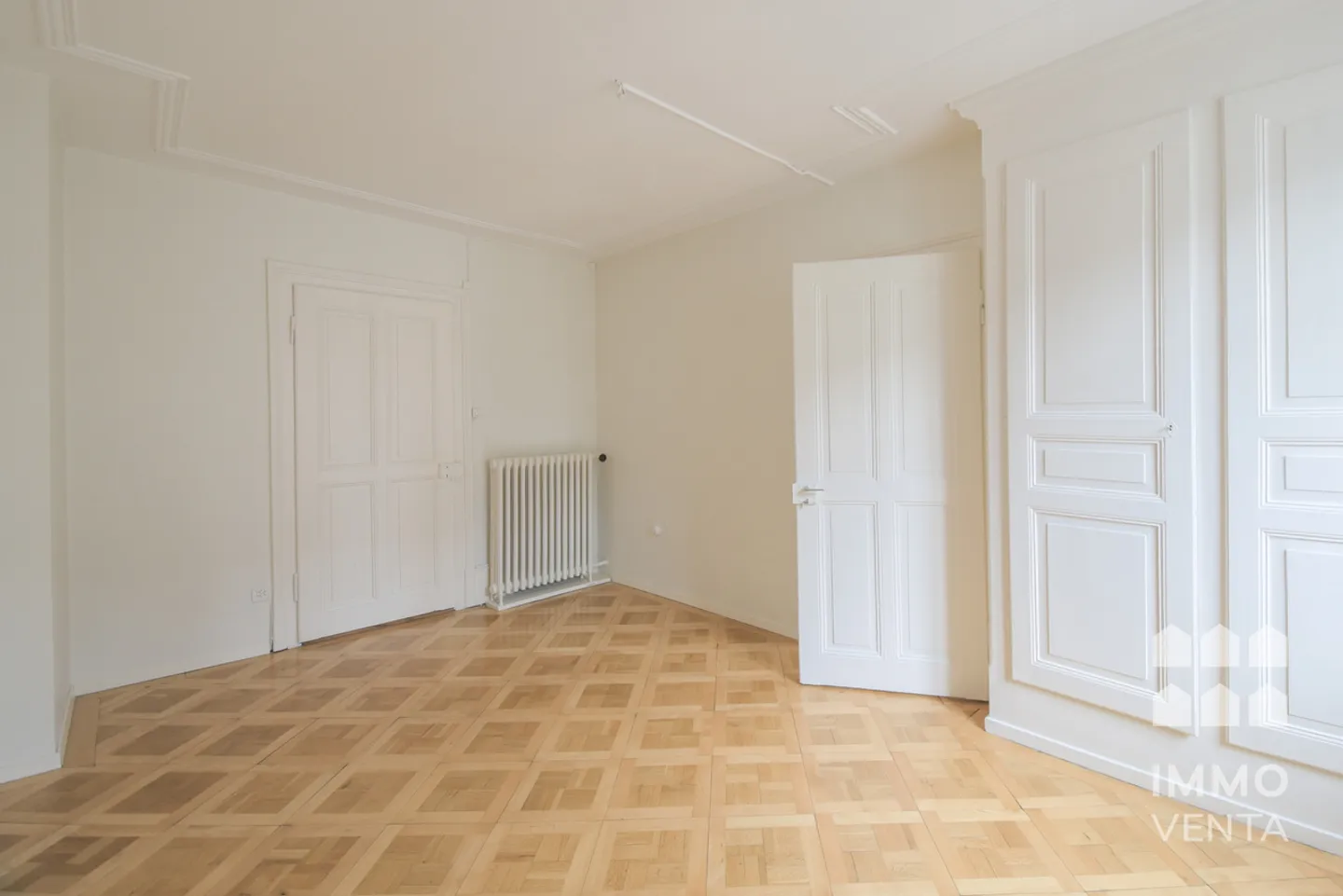 Appartamento di 4,5 stanze nel cuore della città - Foto 4 di 16