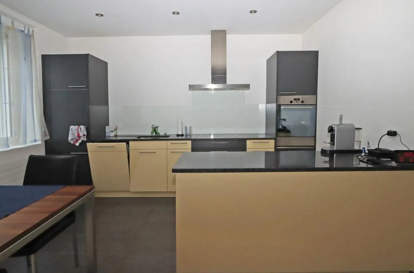 Casa plurifamiliare con 8 unità abitative e diversi garage a Netstal... - Foto 14 di 18
