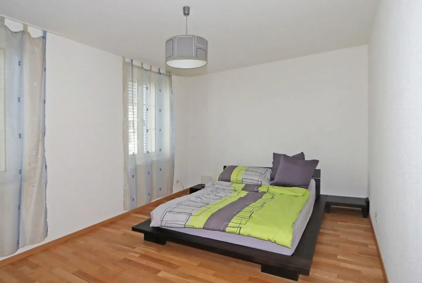 Casa plurifamiliare con 8 unità abitative e diversi garage a Netstal... - Foto 16 di 18