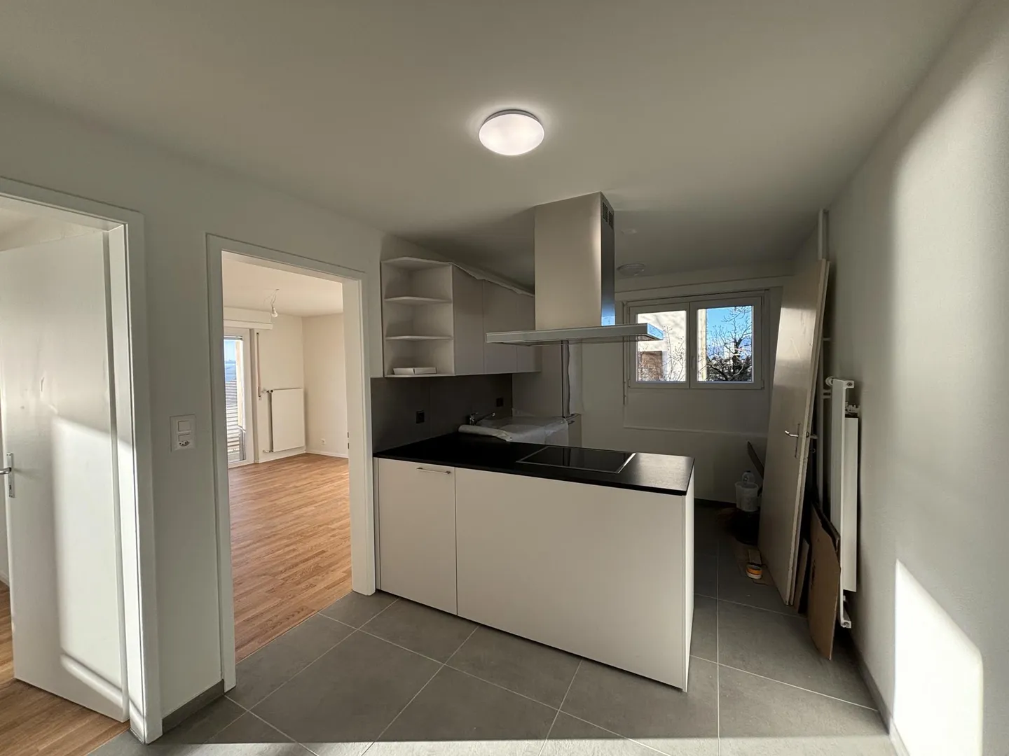 2081 - Superbo appartamento ristrutturato di 4 locali al 1° piano - Foto 2 di 9