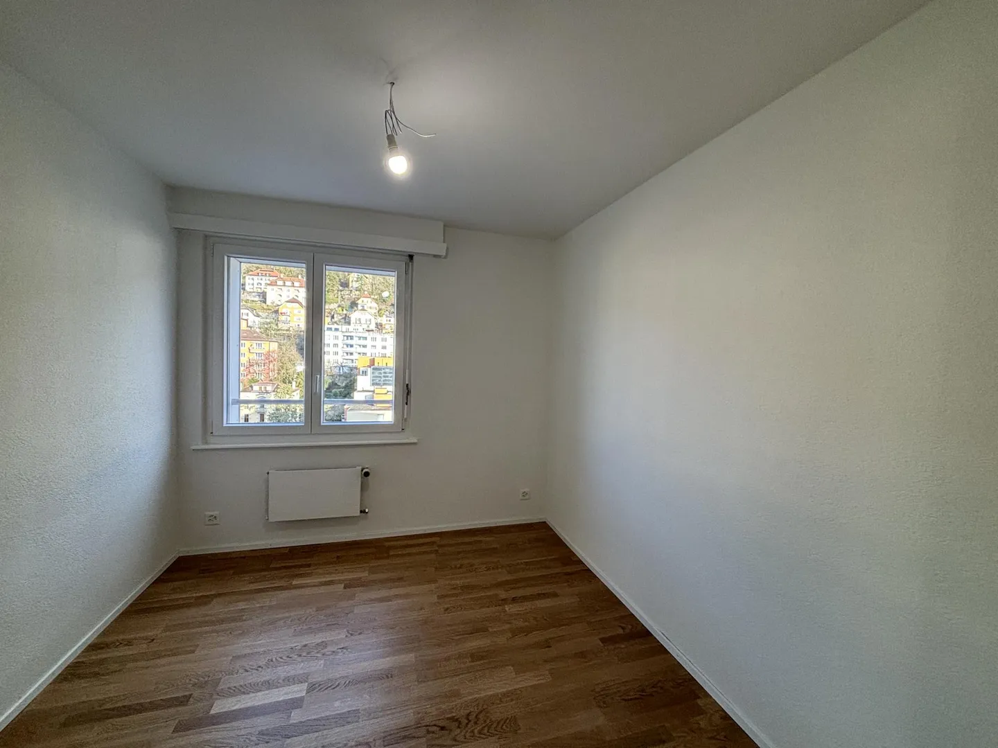 2081 - Superbo appartamento ristrutturato di 4 locali al 1° piano - Foto 5 di 9