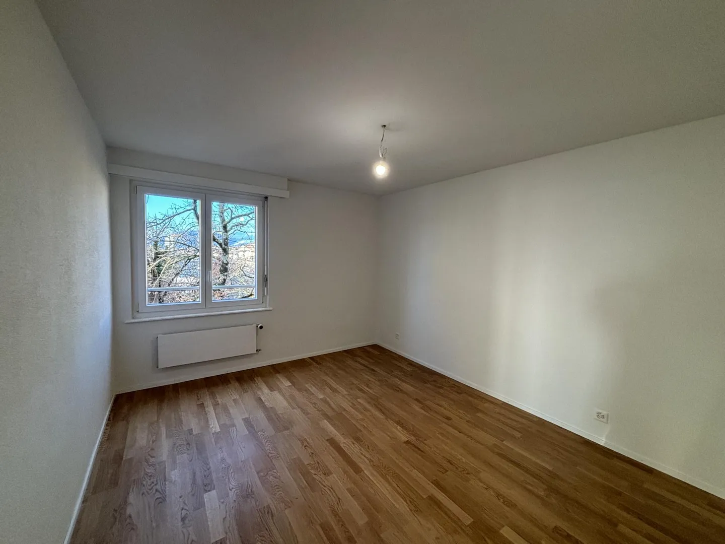 2081 - Superbo appartamento ristrutturato di 4 locali al 1° piano - Foto 6 di 9