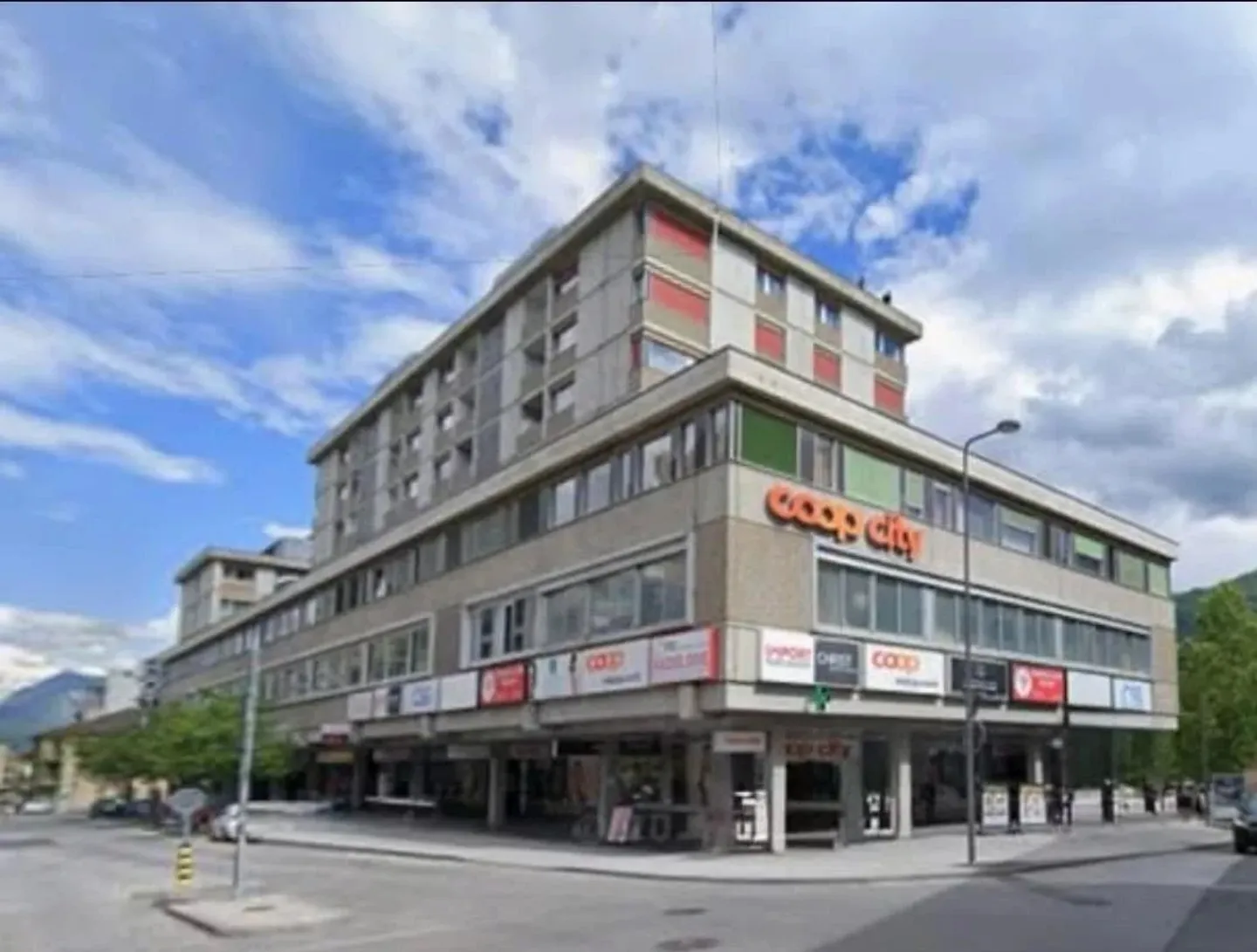 Studio for Rent - Sion - Place du Midi - Photo 2 of 8