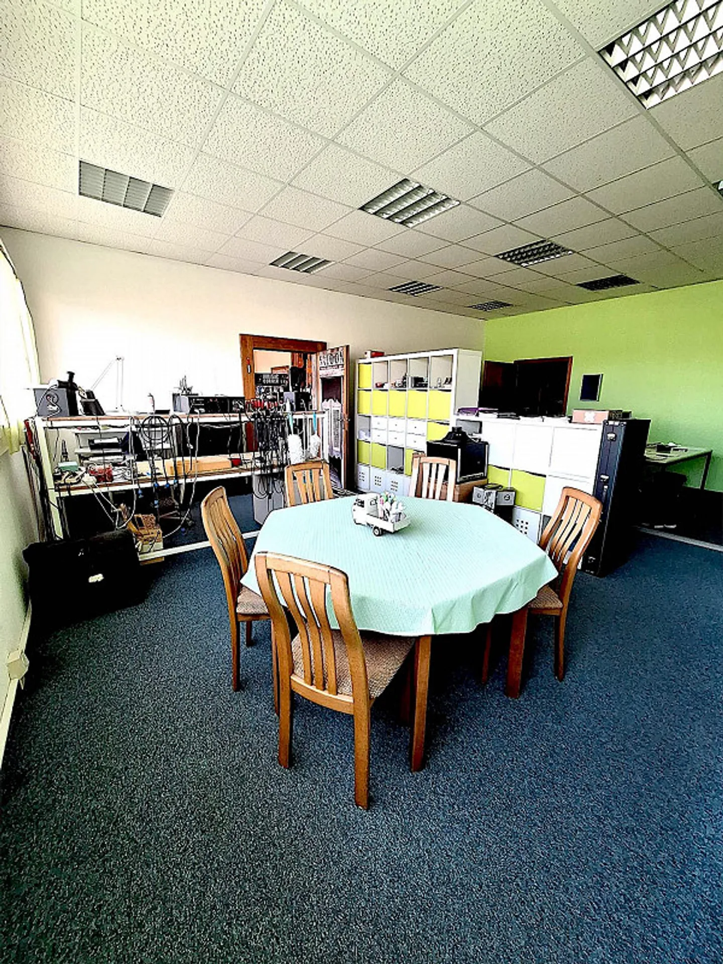 Gewerbeimmobilie mit großzügigen Parkplätzen - Foto 13 von 15