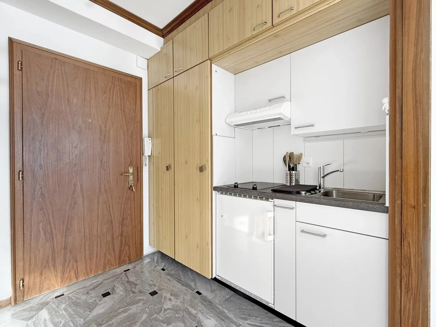 Studio for Rent - Sion - Place du Midi - Photo 6 of 8