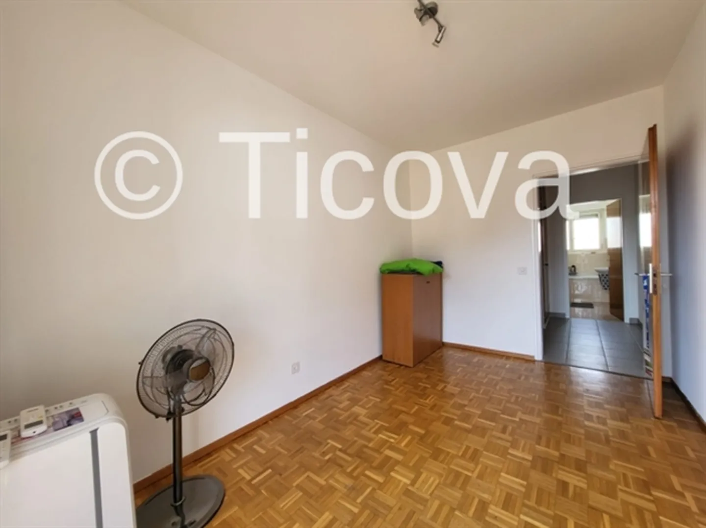 4,5 stanze con vista aperta - Piano superiore - Foto 4 di 10