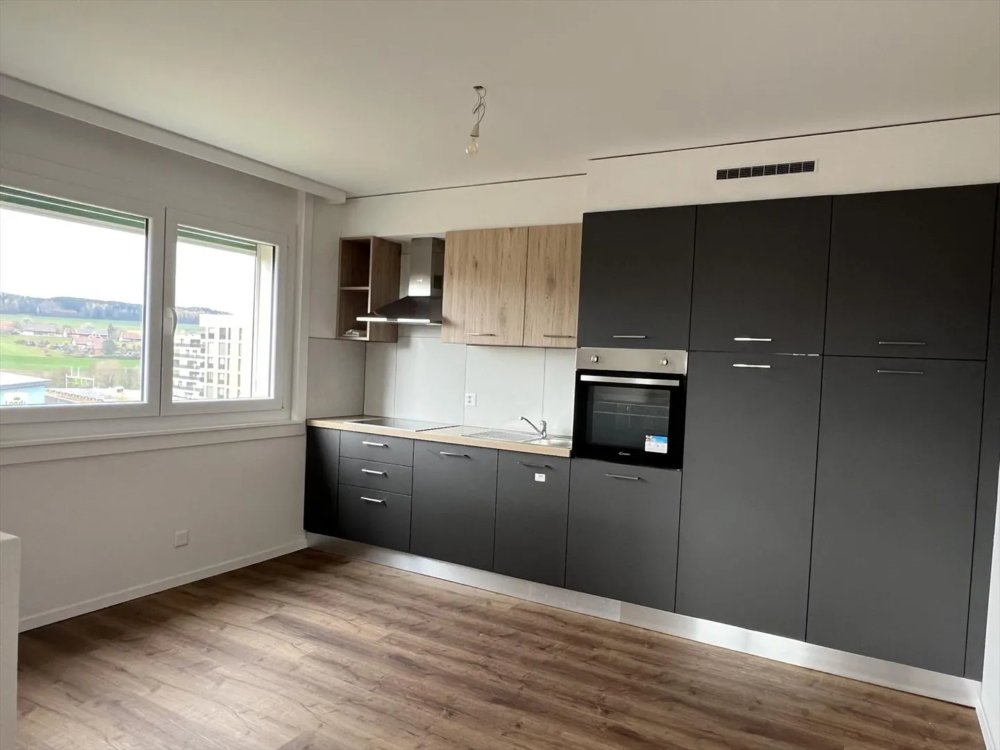 2.5 Room Apartment - Photo 2 of 6