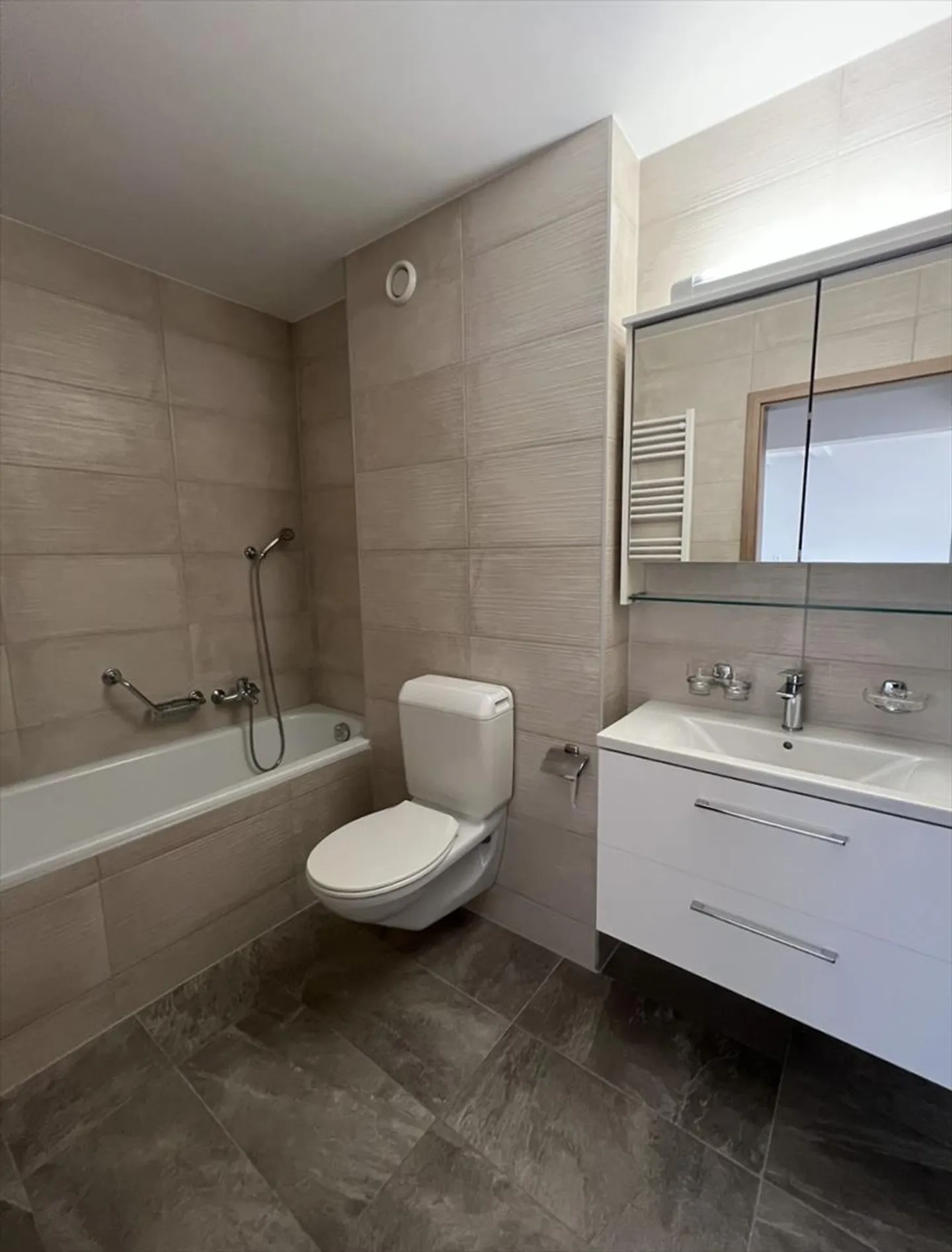 2.5 Room Apartment - Photo 6 of 6