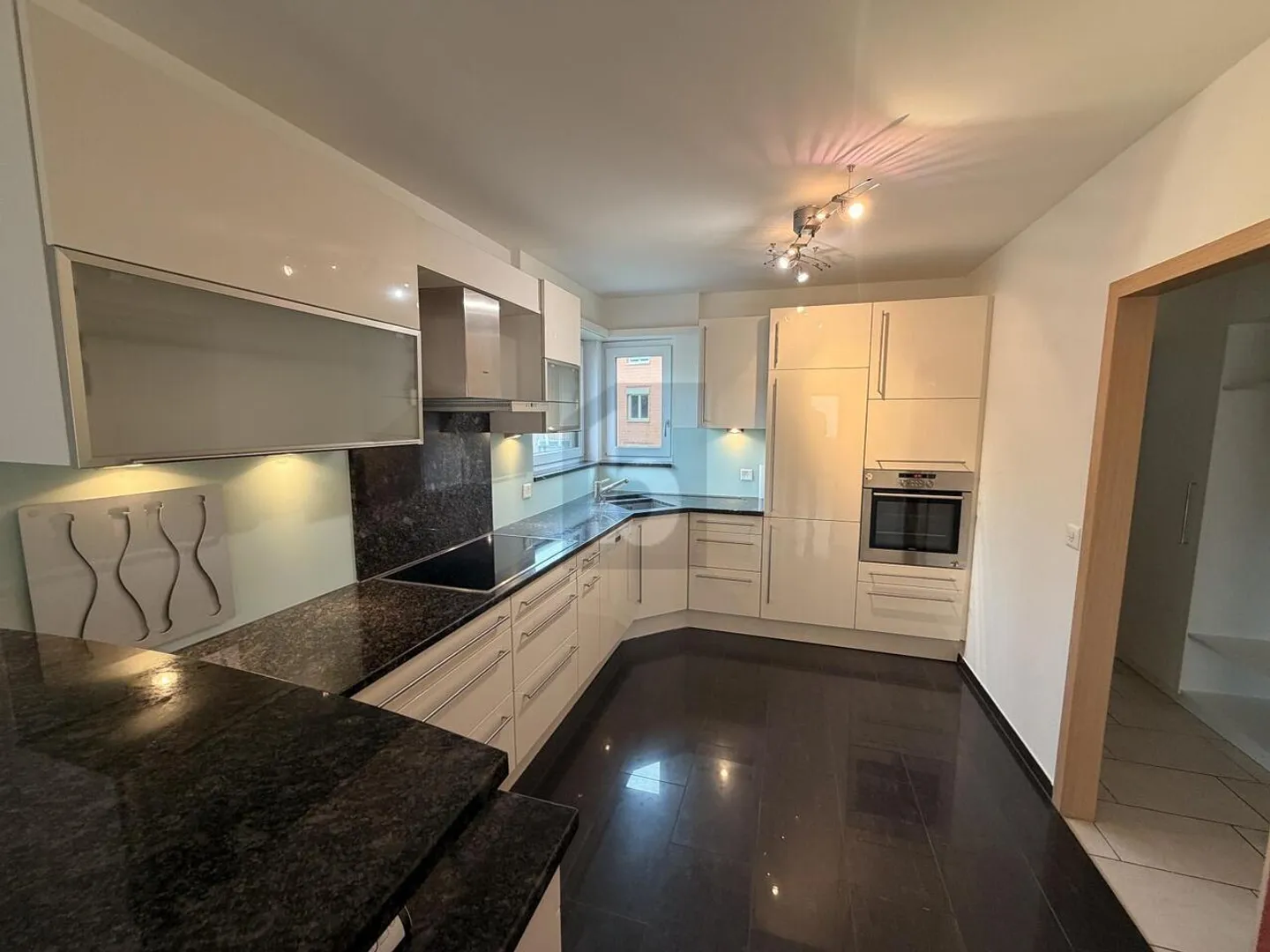 CENTRAL AND HIGH QUALITY - Photo 3 of 6