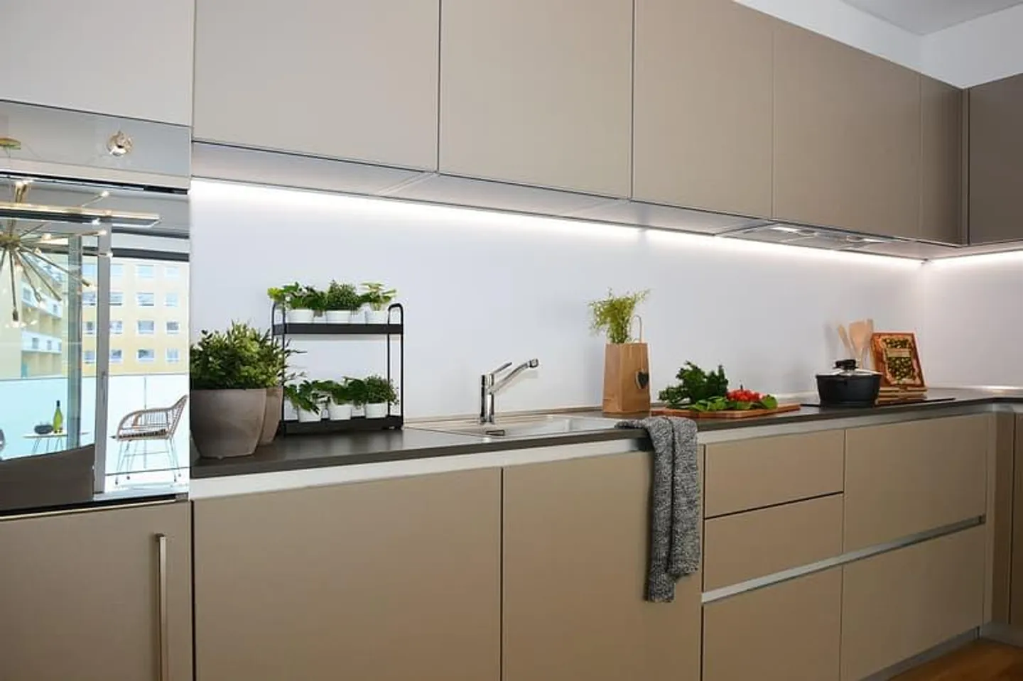 Appartement moderne de 3,5 pièces à Paradiso - Photo 2 sur 10