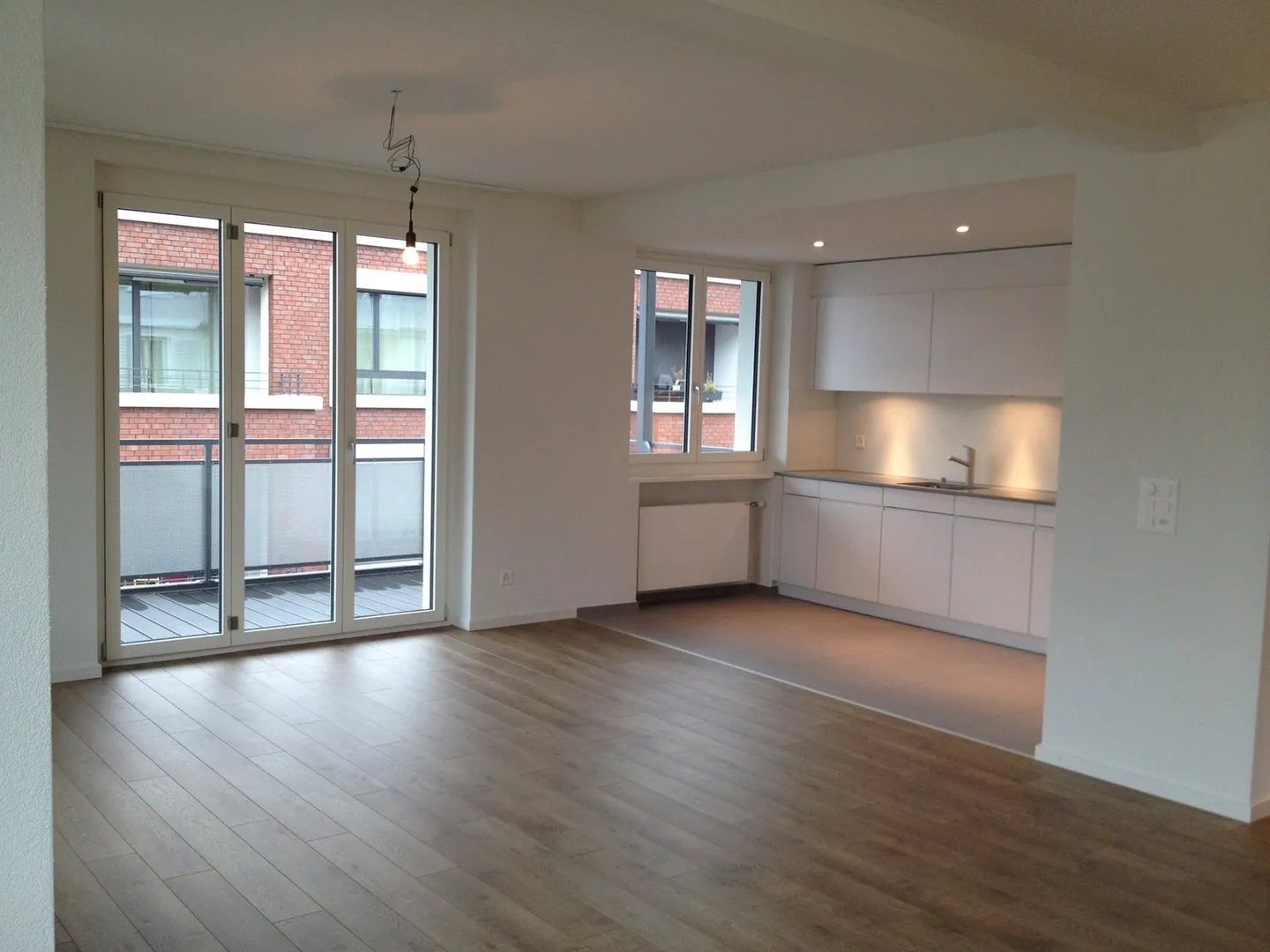 Spacious city apartment with beautiful finish and washing tower - Photo 1 of 9