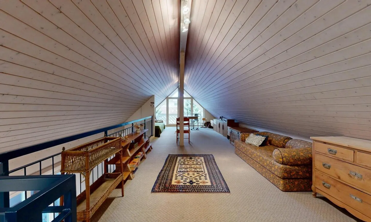 Exclusive Attic Maisonette with Terrace - Photo 7 of 13