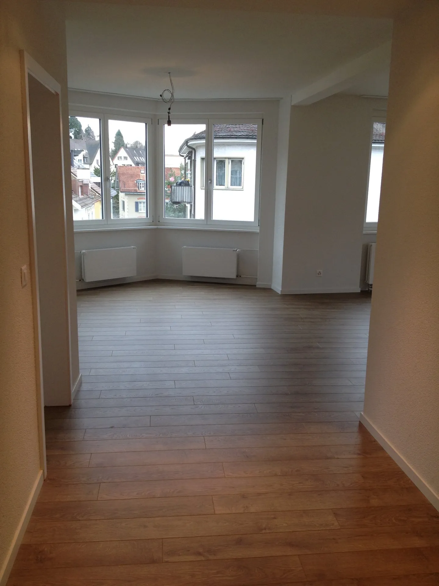 Spacious city apartment with beautiful finish and washing tower - Photo 2 of 9