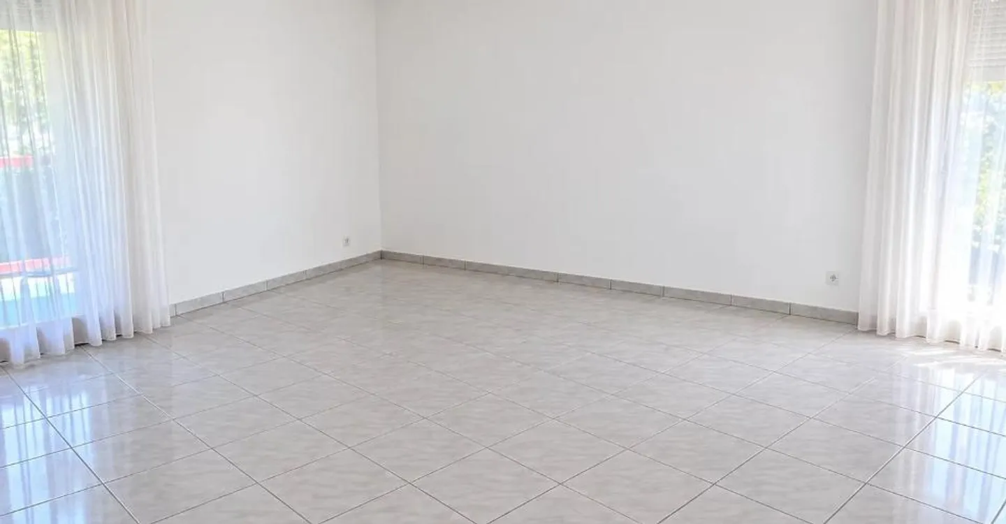 Spacious Apartment with Garden - Photo 1 of 7