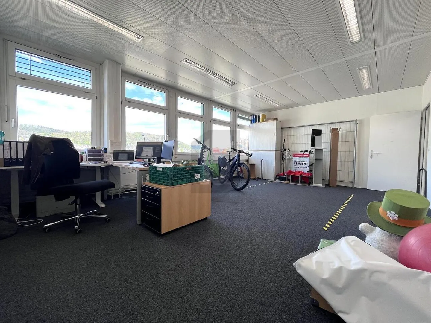 IDEAL LOCATION WITH MANY USAGE POSSIBILITIES - Photo 2 of 6