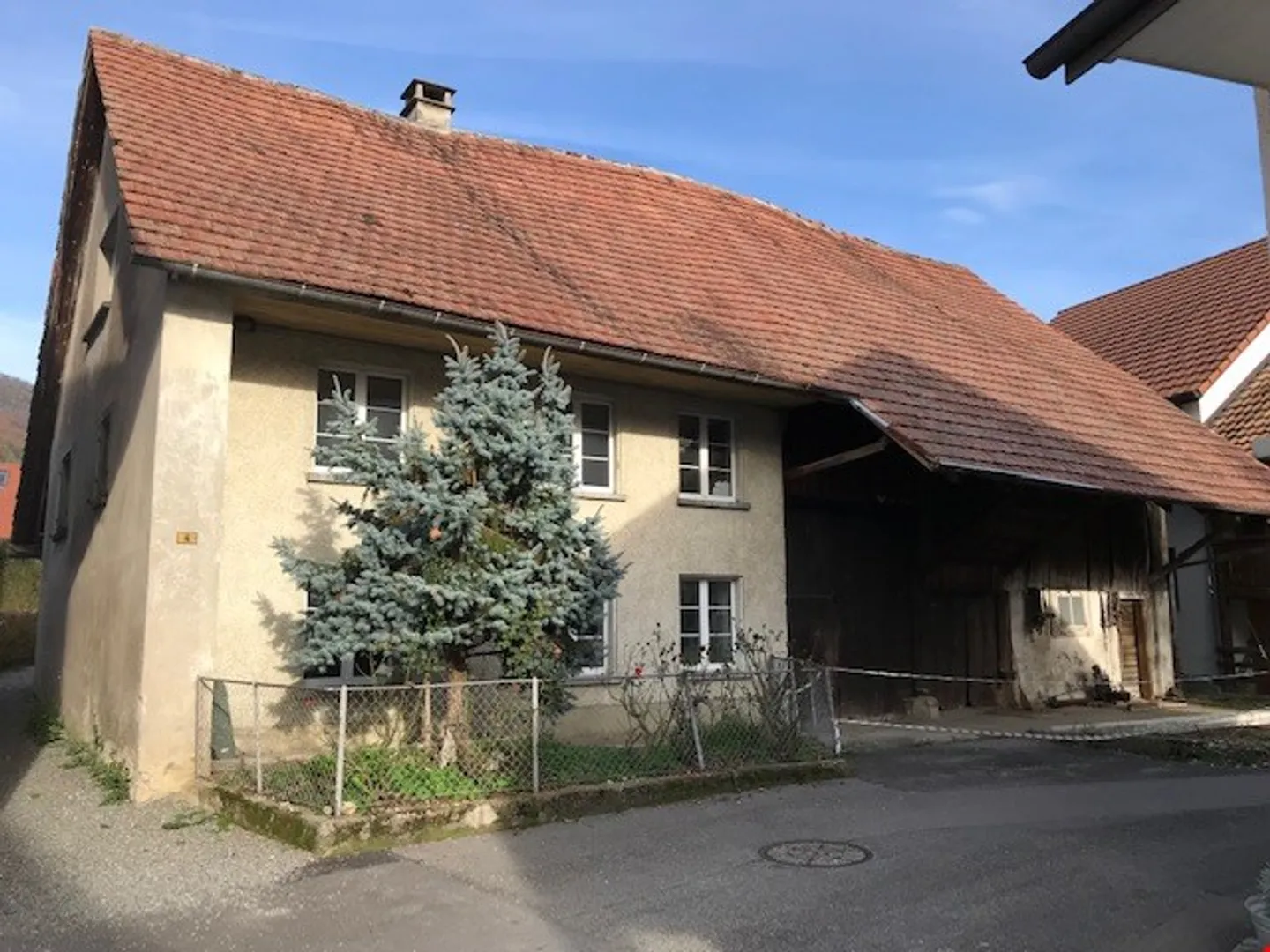 Wohnhaus mit Scheune an zentraler Lage in Erlinsbach AG - Foto 1 von 2