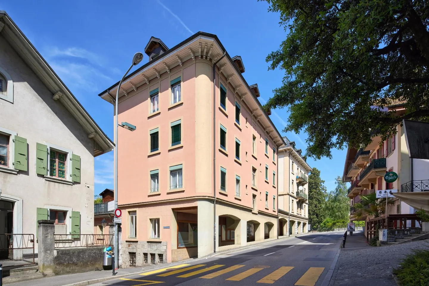 Appartement Charmant avec Vue sur le Lac - Photo 2 sur 3