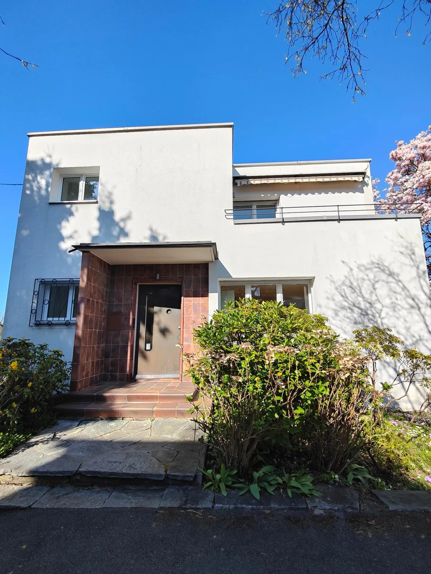 Limited until 30.04.2027, single-family house in a central and quiet location - Photo 1 of 9