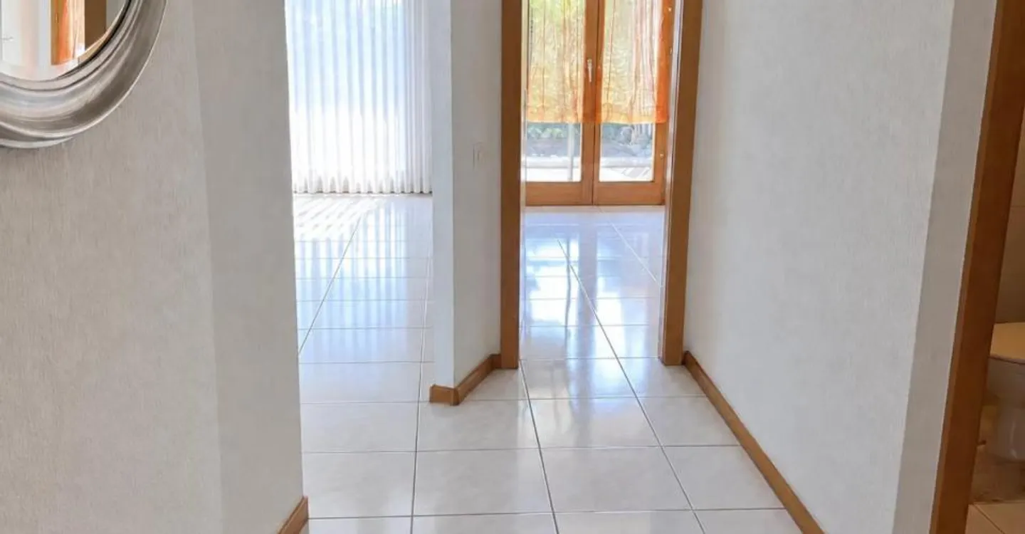 Spacious Apartment with Garden - Photo 6 of 7