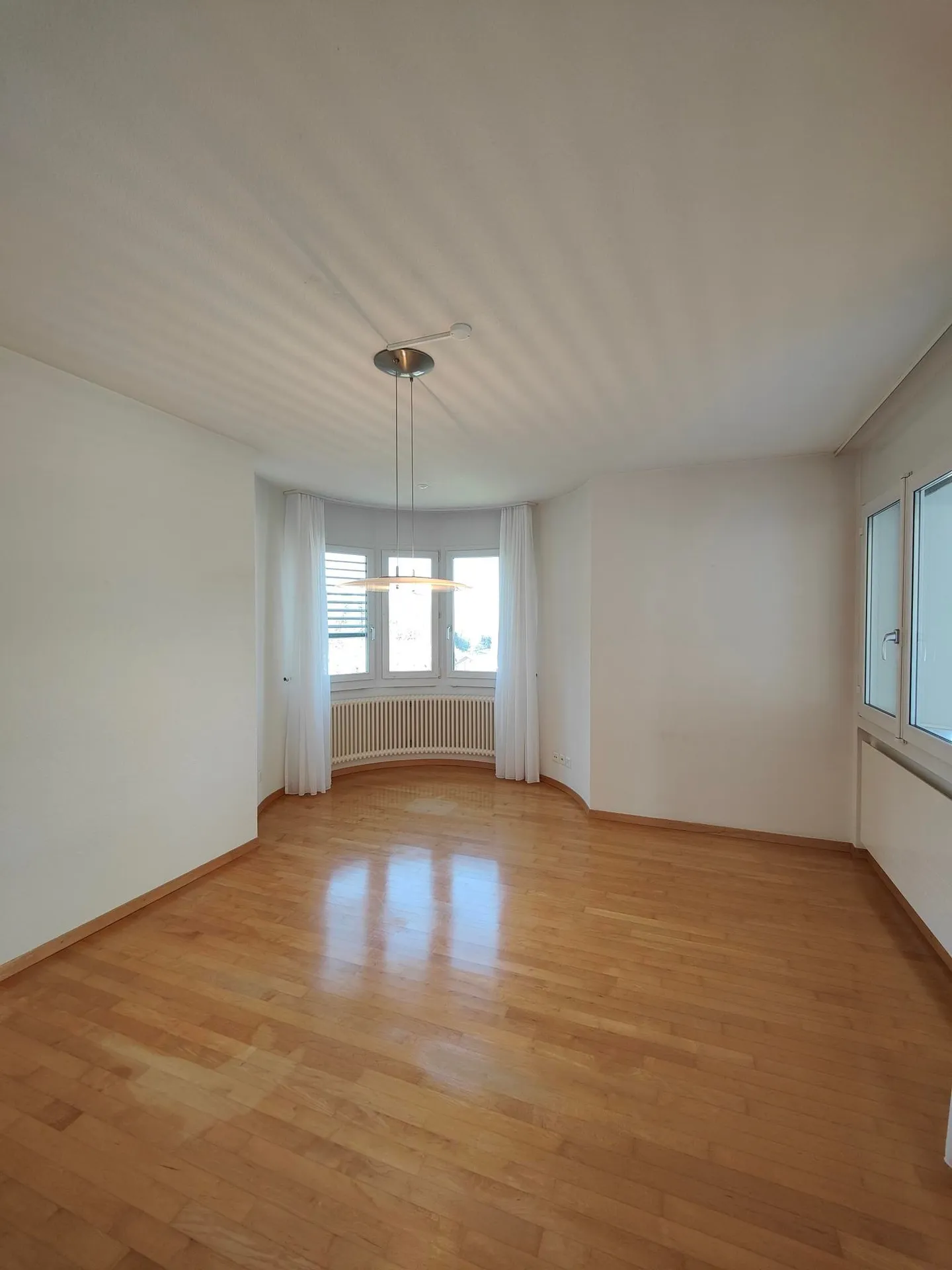 Limited until 30.04.2027, single-family house in a central and quiet location - Photo 2 of 9