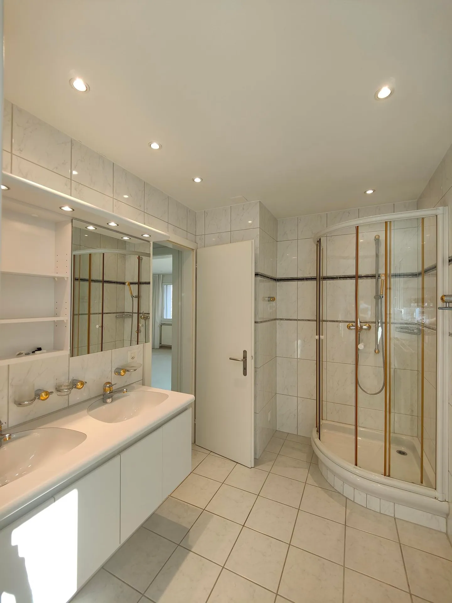 Limited until 30.04.2027, single-family house in a central and quiet location - Photo 6 of 9