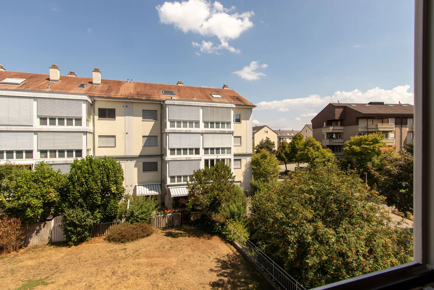 Attractive 3.5-room apartment with balcony, lift & parking space - Photo 12 of 13
