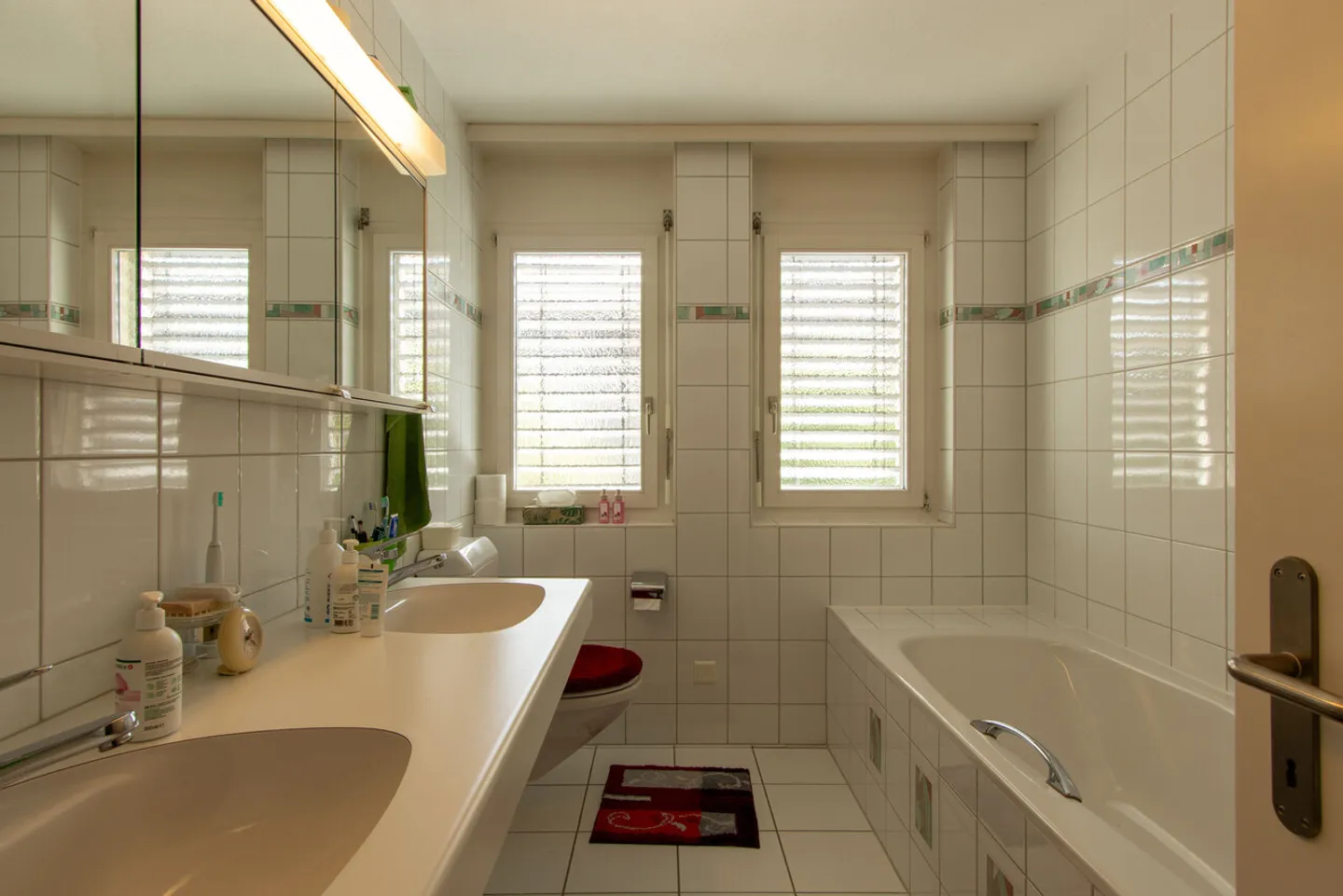 Attractive 3.5-room apartment with balcony, lift & parking space - Photo 10 of 13