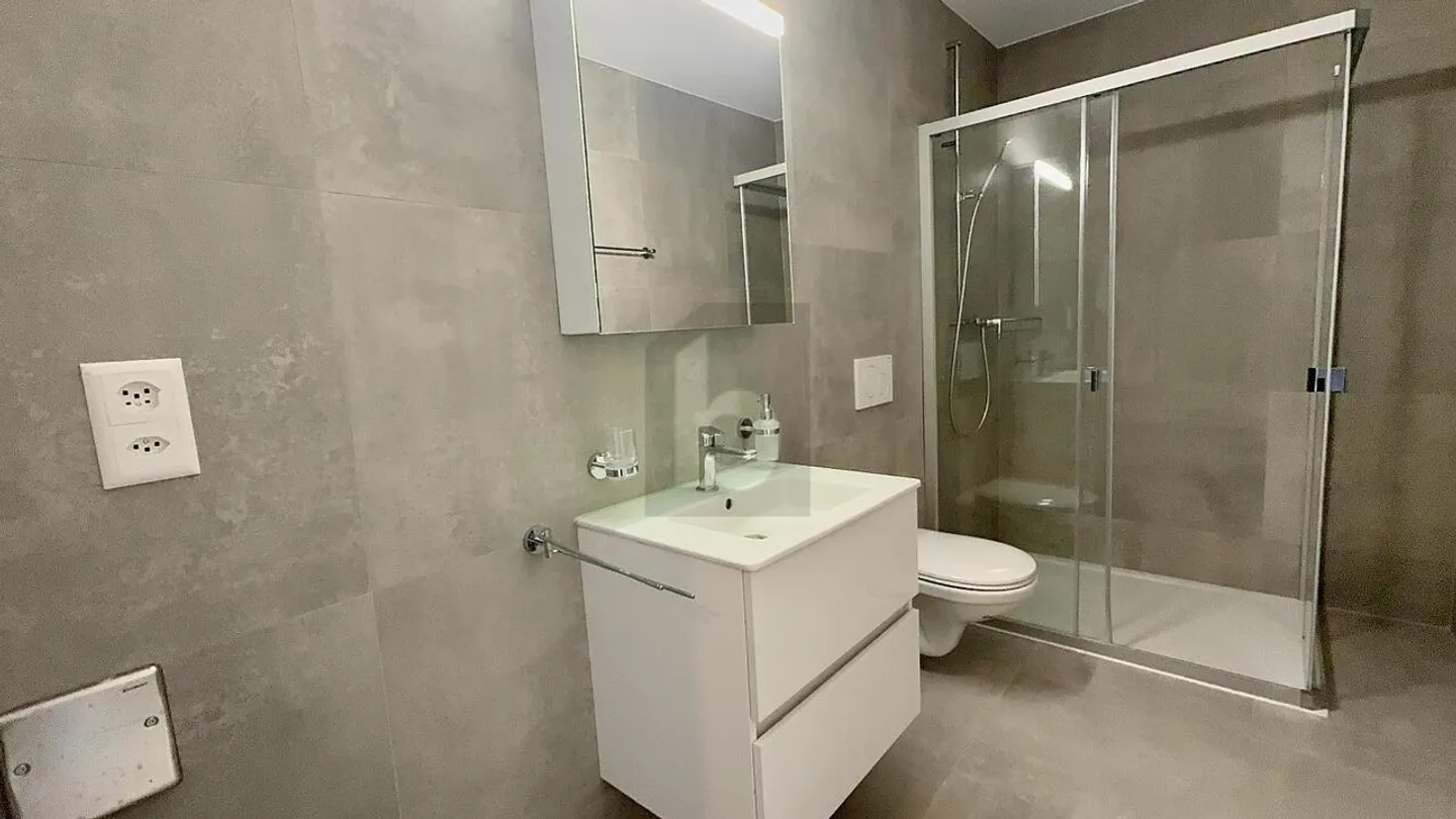 NEW AND IDEALLY LOCATED WITH 18M2 BALCONY - Photo 4 of 6