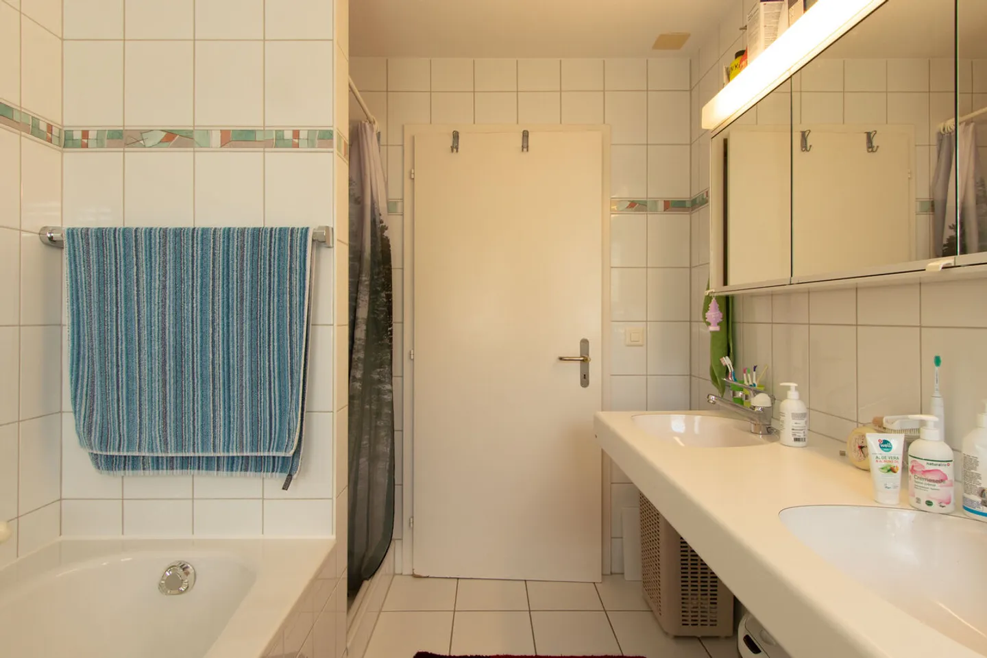 Attractive 3.5-room apartment with balcony, lift & parking space - Photo 11 of 13