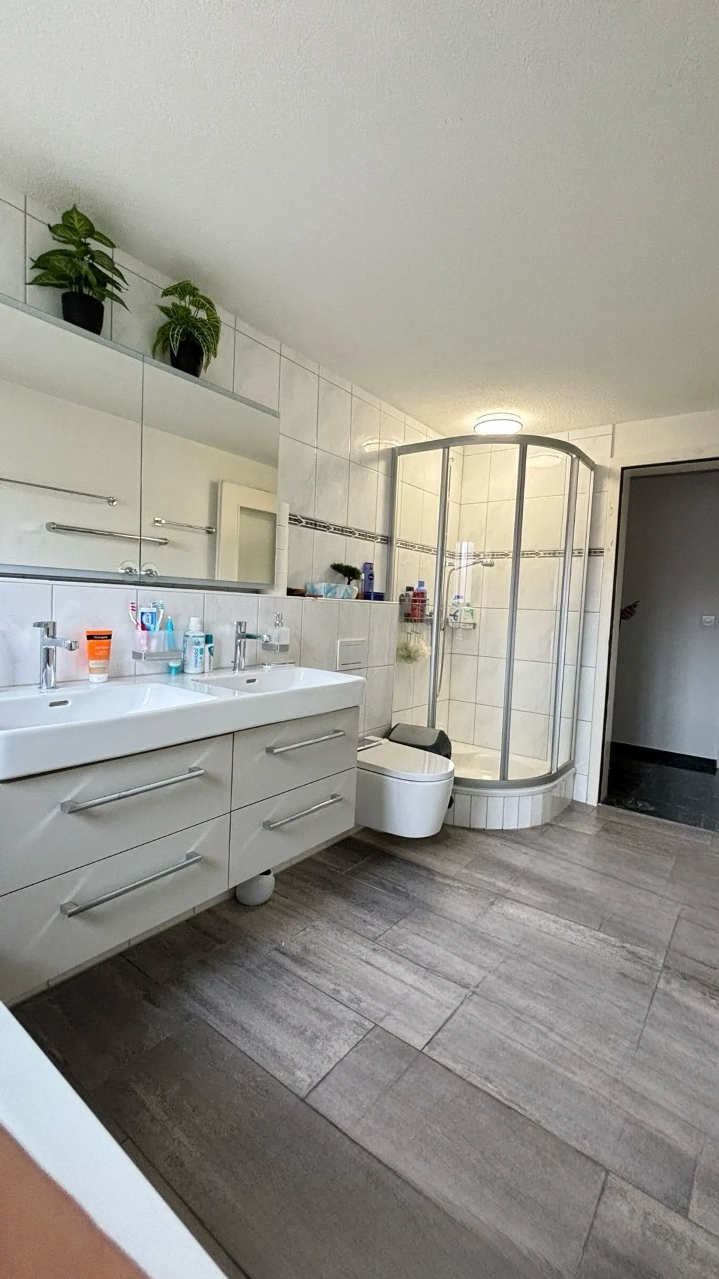 Appartamento luminoso di 5,5 stanze in una posizione tranquilla - Foto 5 di 9