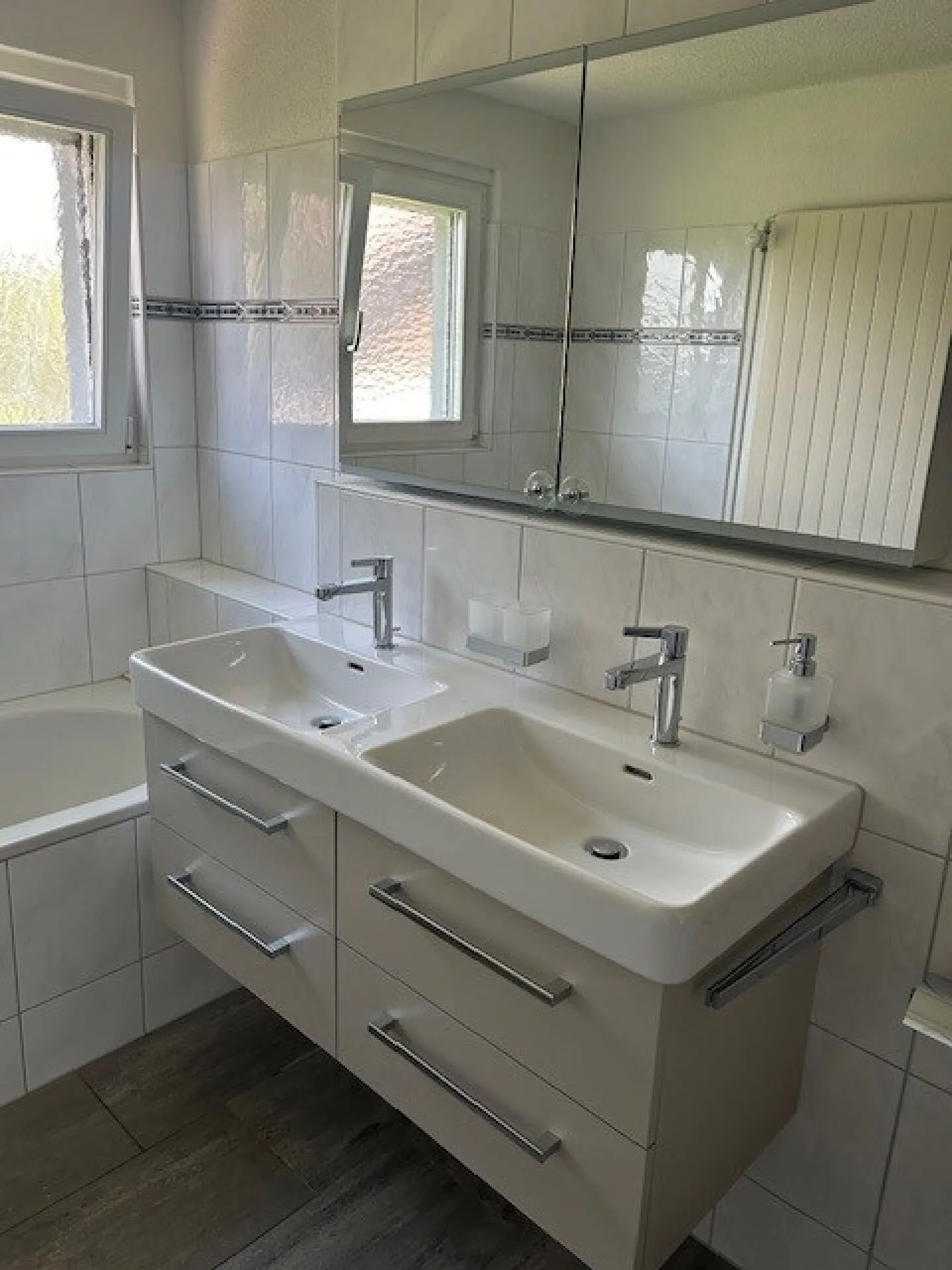 Appartamento luminoso di 5,5 stanze in una posizione tranquilla - Foto 6 di 9