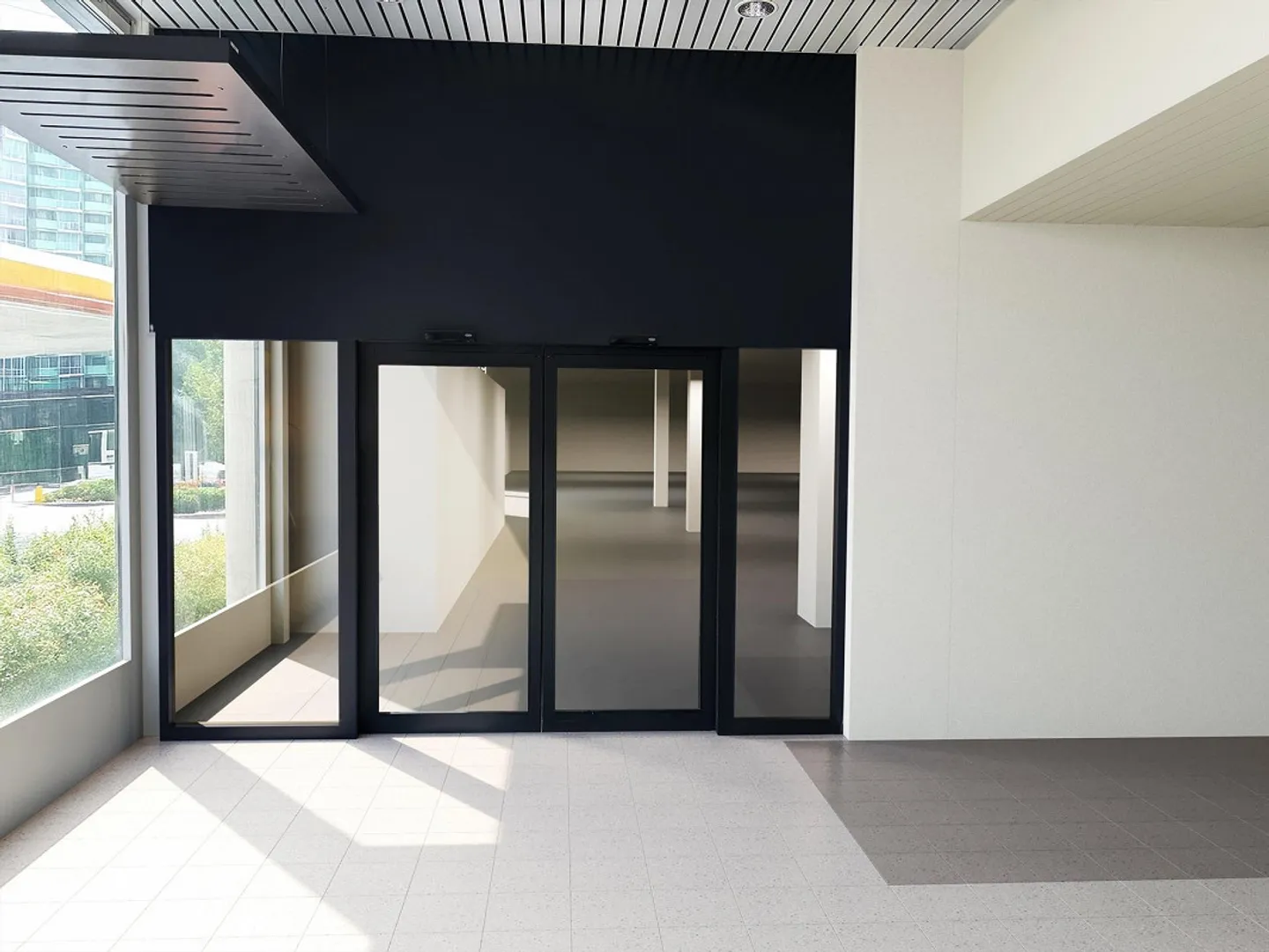 Spazi commerciali o di servizio in una posizione di traffico ideale 826 m² - Foto 4 di 10