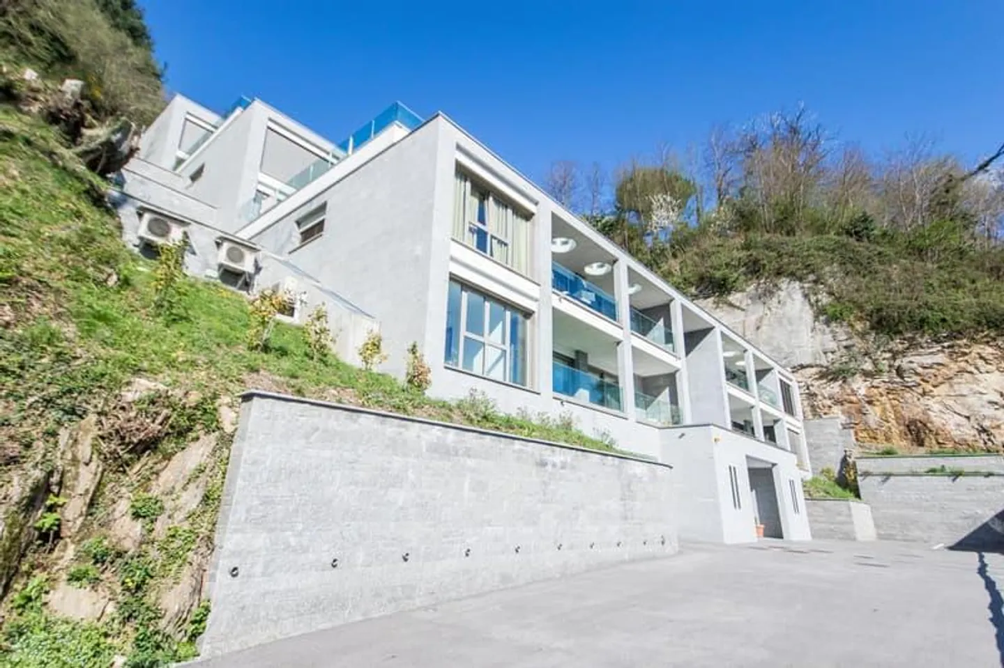 Appartamento con vista lago - Foto 1 di 4