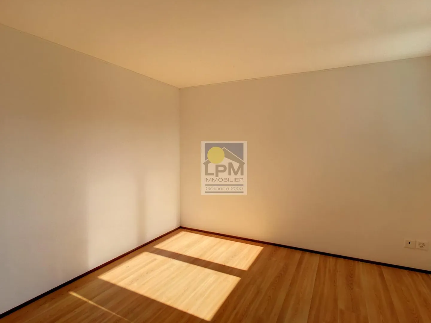 1.5 Room Apartment - Photo 2 of 3