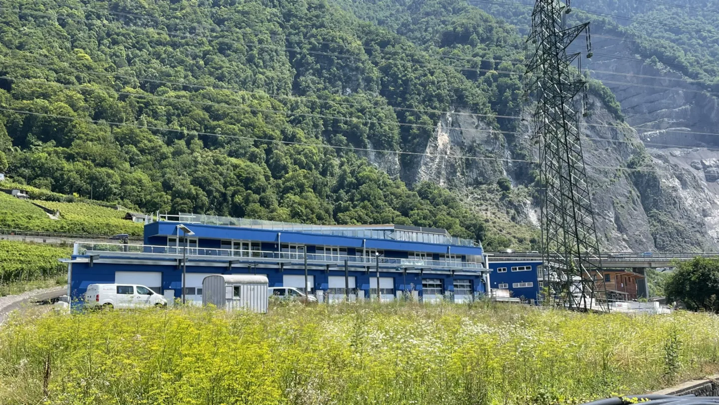 Box in vendita da 50m2 - Spazi sicuri e versatili a Villeneuve - Foto 1 di 7