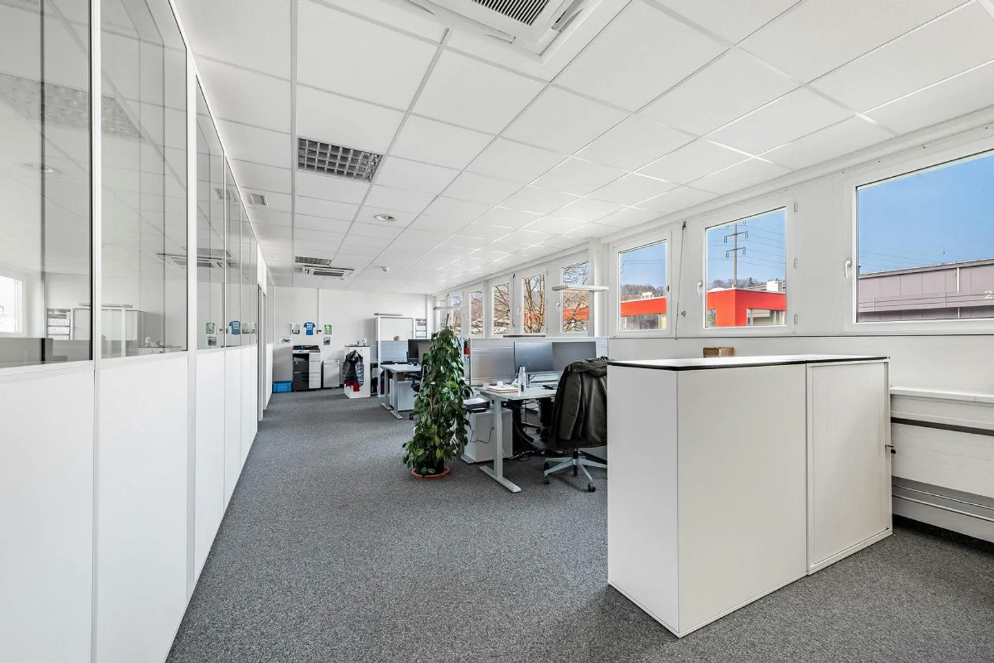 Site de production avec avenir - 7 500 m² d'espace commercial utilisable de manière flexible... - Photo 10 sur 13