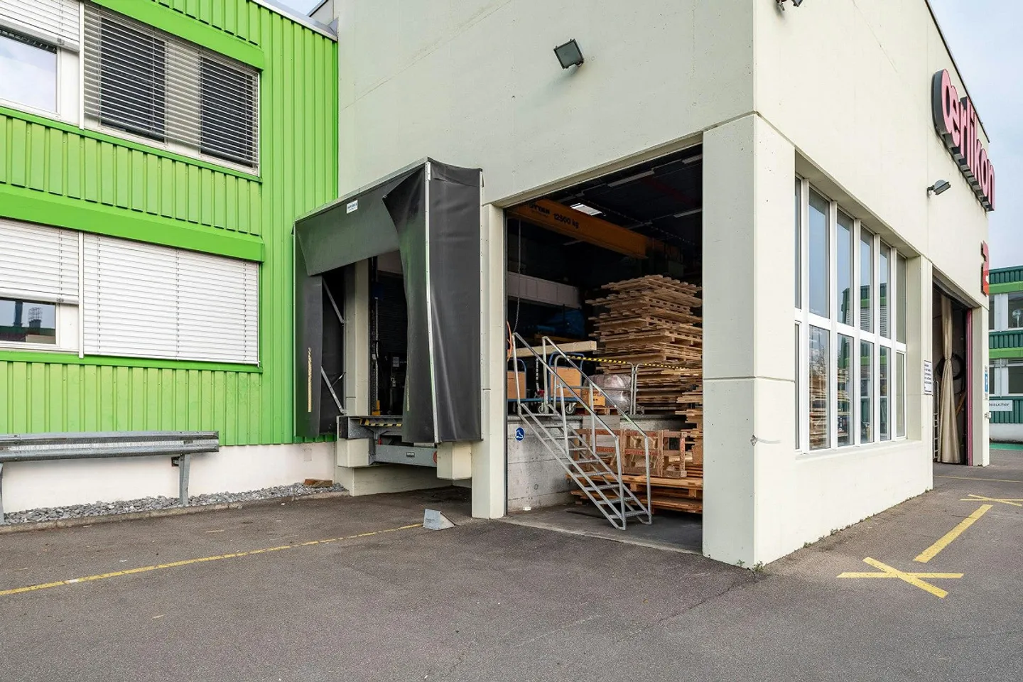 Site de production avec avenir - 7 500 m² d'espace commercial utilisable de manière flexible... - Photo 12 sur 13