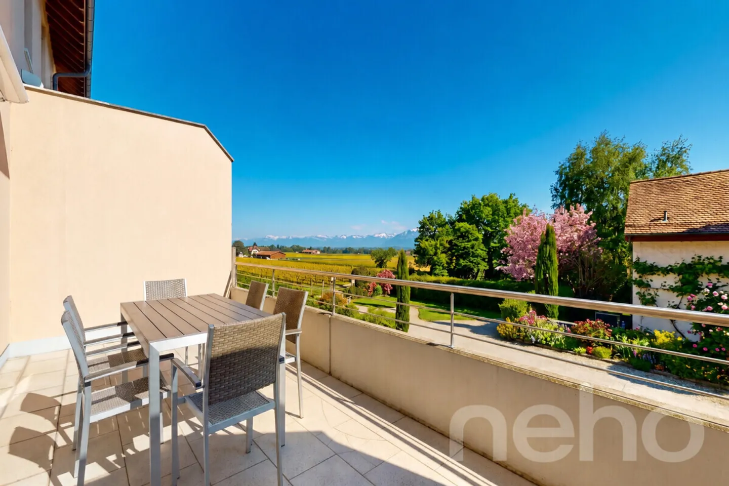 Casa spaziosa con panorama spettacolare sul lago e le Alpi - Foto 4 di 12