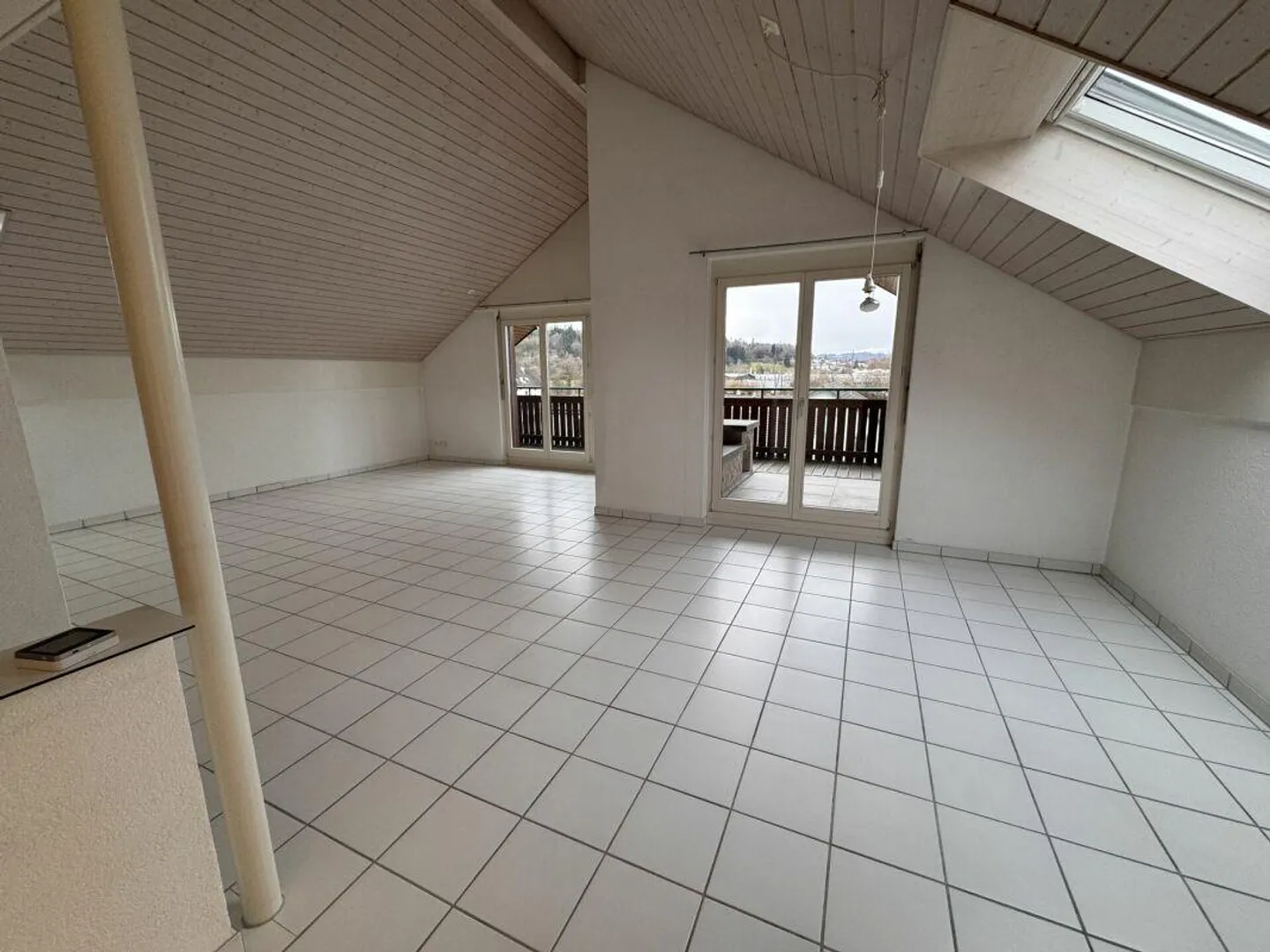 Geräumige Wohnung mit Balkon - Foto 2 von 11