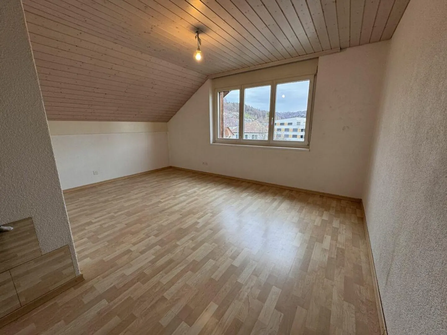 Geräumige Wohnung mit Balkon - Foto 3 von 11