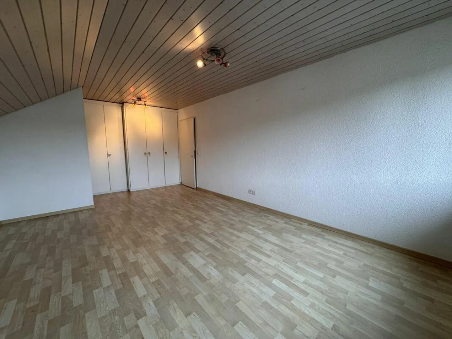Geräumige Wohnung mit Balkon - Foto 7 von 11