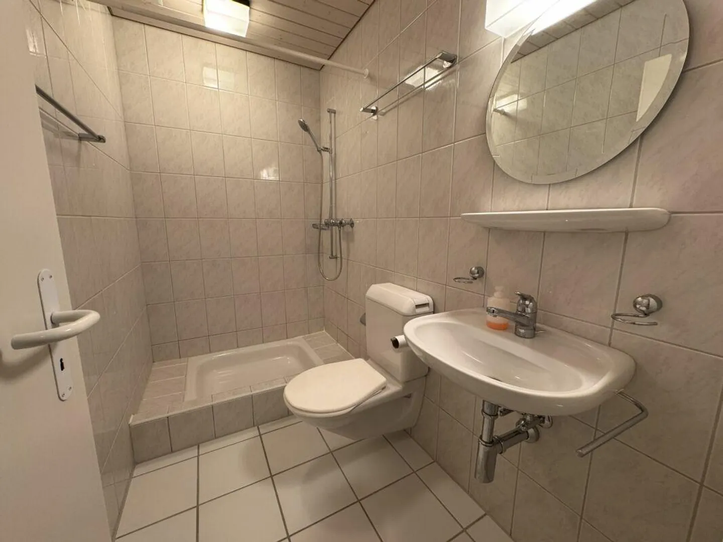 Geräumige Wohnung mit Balkon - Foto 9 von 11