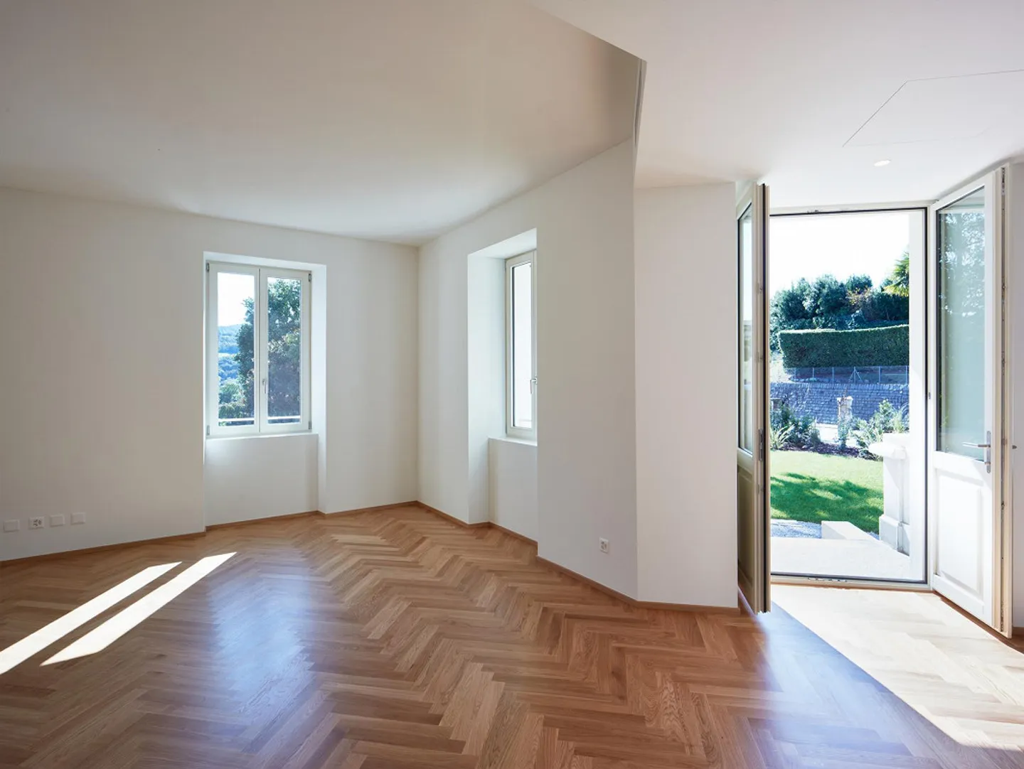 Historic Villa - 4.5 room duplex with large garden - Photo 3 of 13