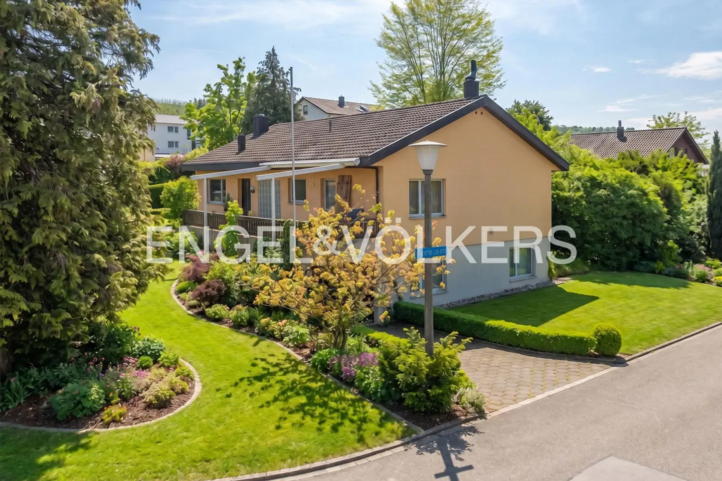 Charmantes Einfamilienhaus mit Potenzial - Foto 1 von 5
