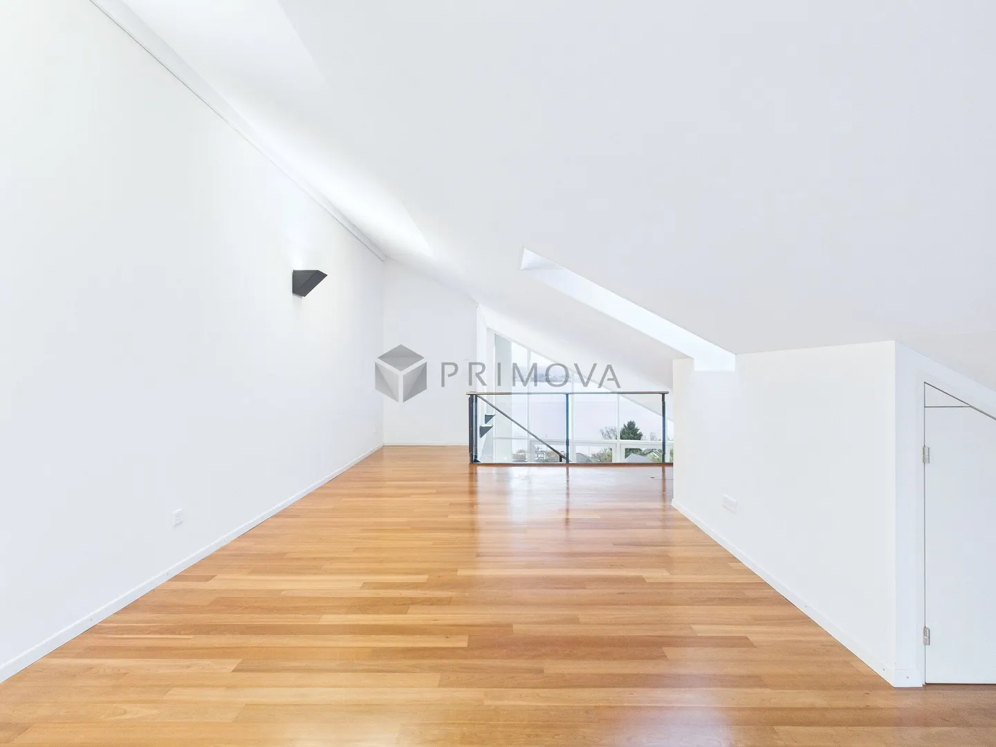 Luxury Apartment with Lake View - Photo 6 of 11