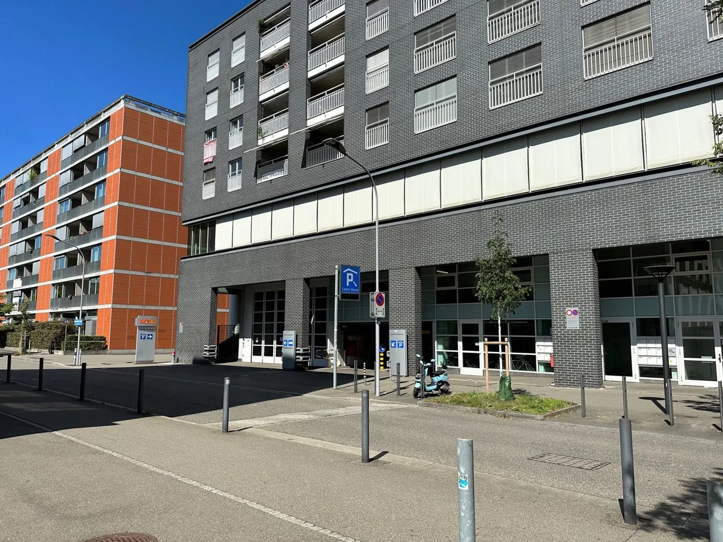 Il tuo parcheggio in una posizione centrale a Neu-Oerlikon - Foto 1 di 3