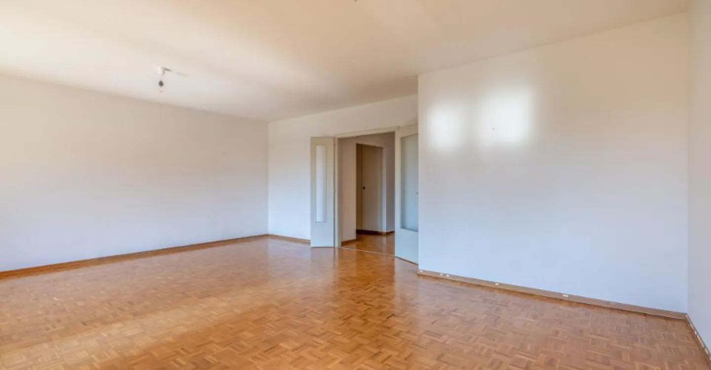 Superb 4.5 rooms to renovate - Unobstructed view - Metro - Absolute calm - Photo 5 of 13