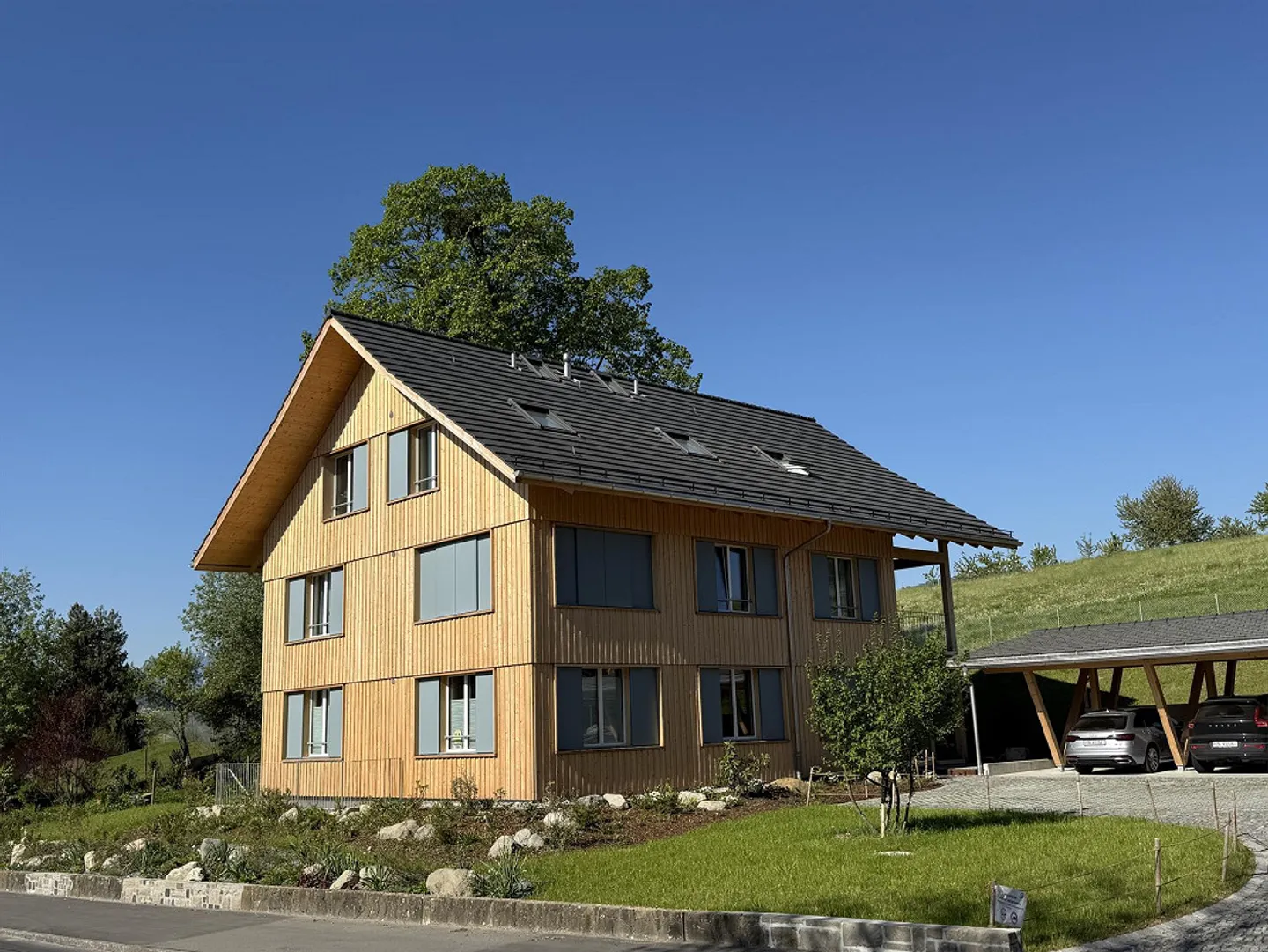 Appartement 4.5 pièces quasi neuf à proximité immédiate du lac - Photo 1 sur 11
