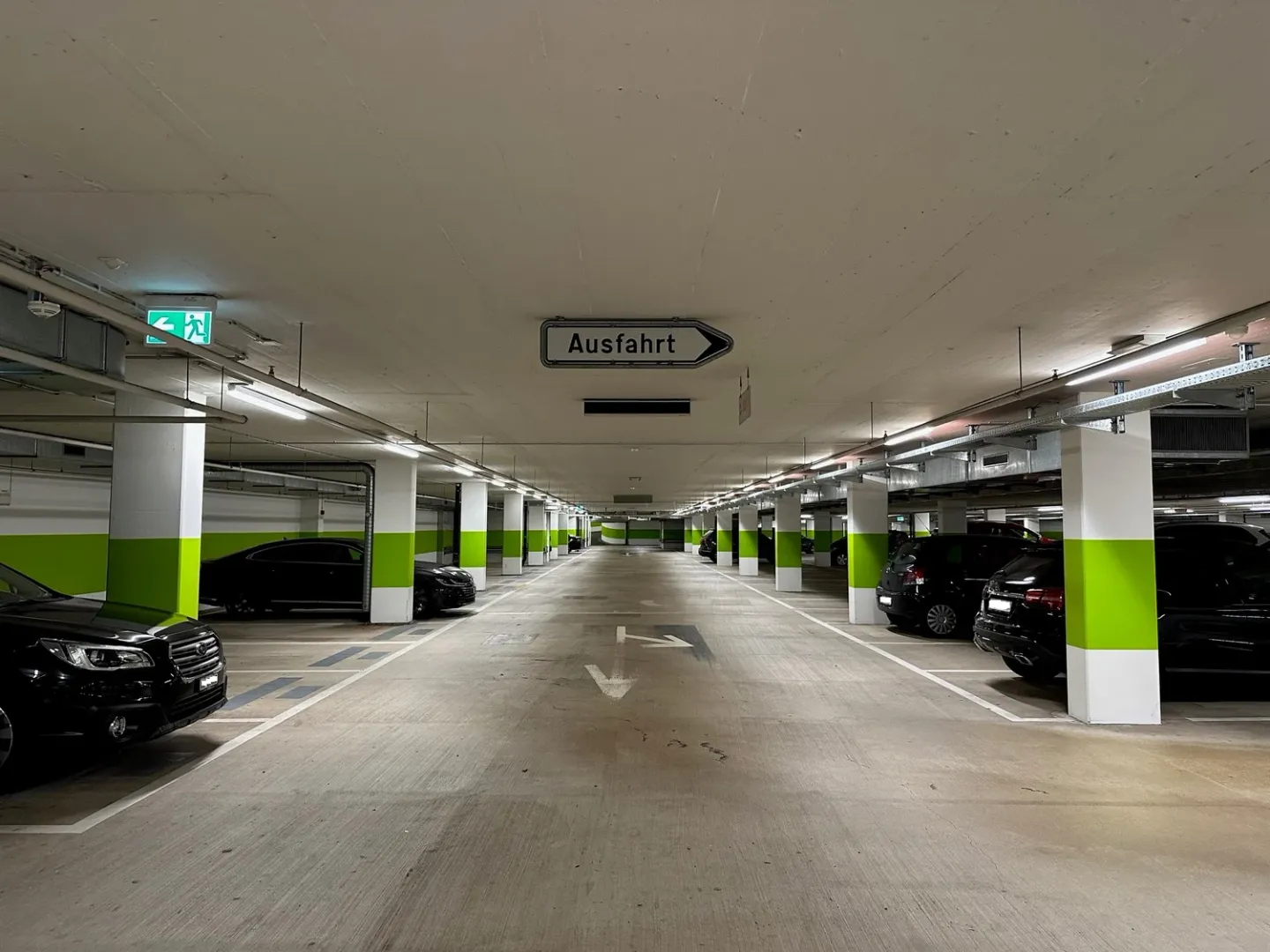 Il tuo parcheggio in una posizione centrale a Neu-Oerlikon - Foto 2 di 3