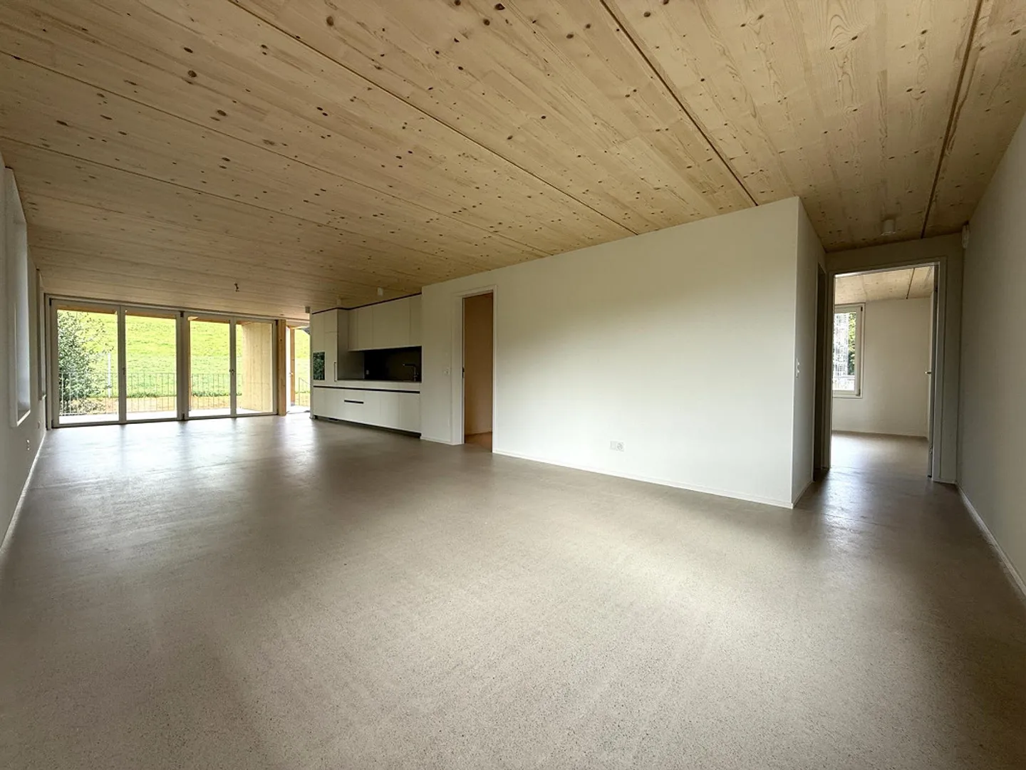 Appartement 4.5 pièces quasi neuf à proximité immédiate du lac - Photo 3 sur 11